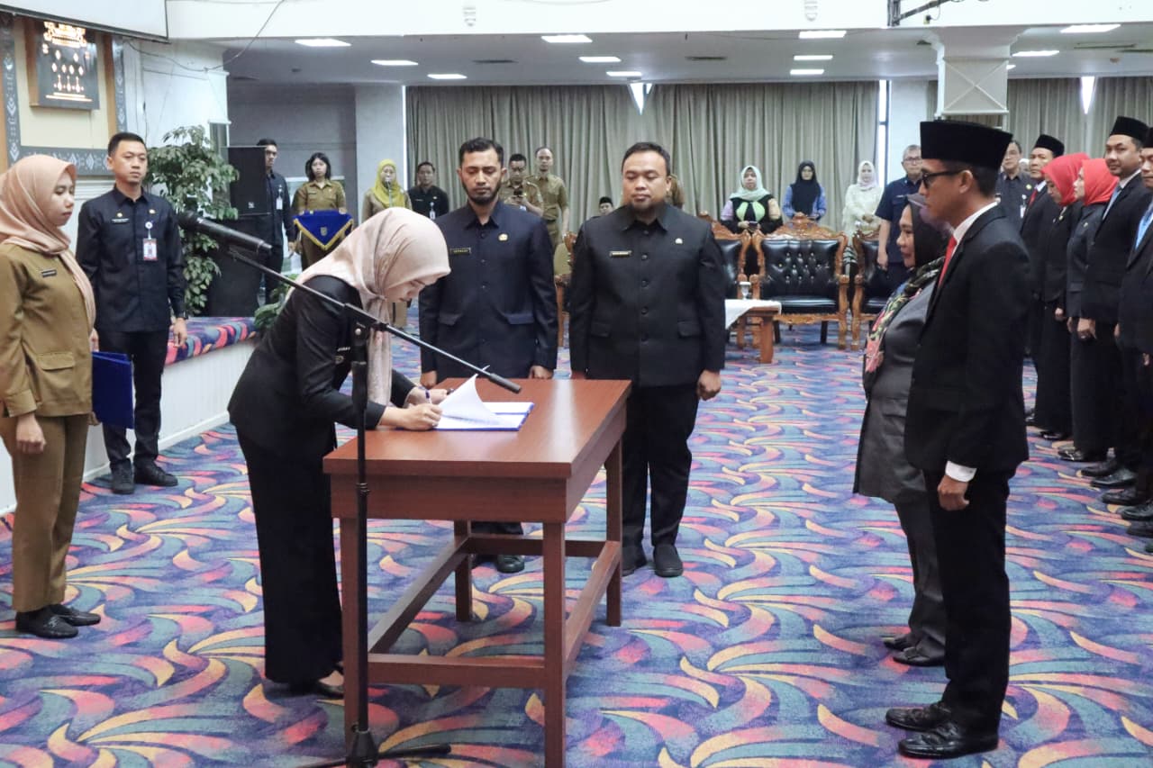 Lantik Pejabat Administrator dan Pengawas, Wagub Jihan Tekankan Adaptasi Cepat, Loyalitas, dan Empati